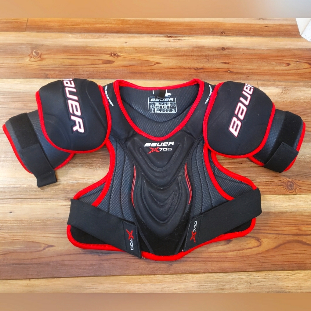 Bauer 700 chest/ shoulder pads